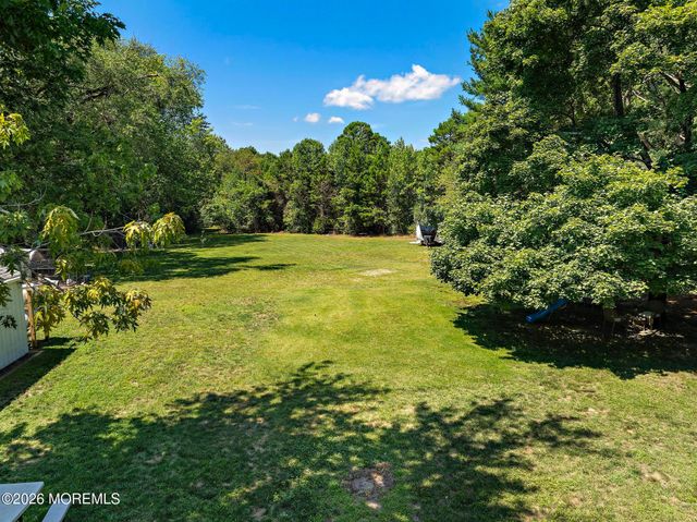 16 S Maple Avenue, Tuckerton, NJ 08087