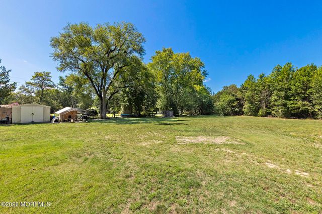 16 S Maple Avenue, Tuckerton, NJ 08087