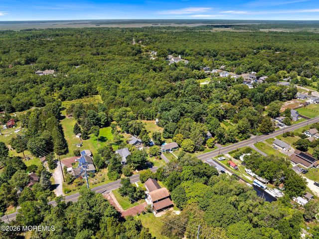 16 S Maple Avenue, Tuckerton, NJ 08087