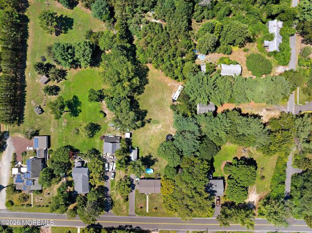 16 S Maple Avenue, Tuckerton, NJ 08087