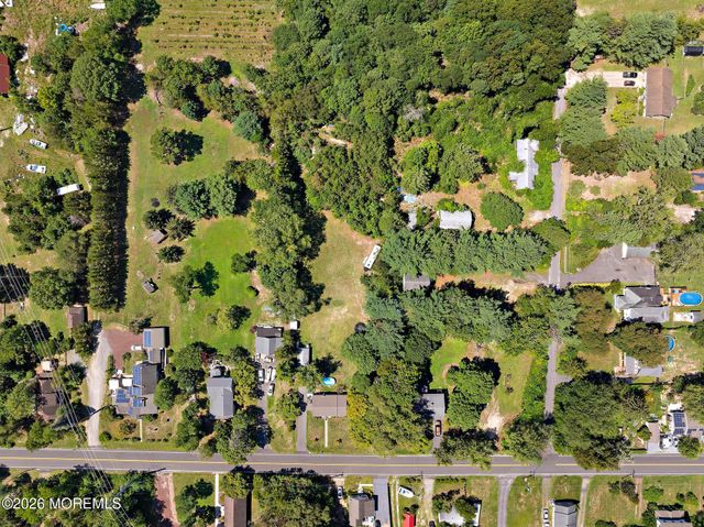 16 S Maple Avenue, Tuckerton, NJ 08087