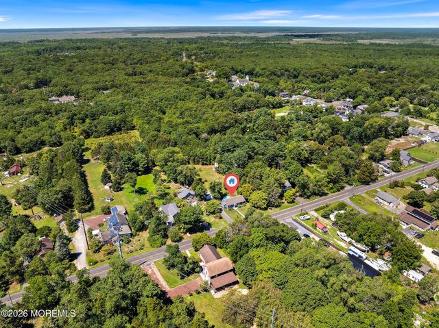 16 S Maple Avenue, Tuckerton, NJ 08087