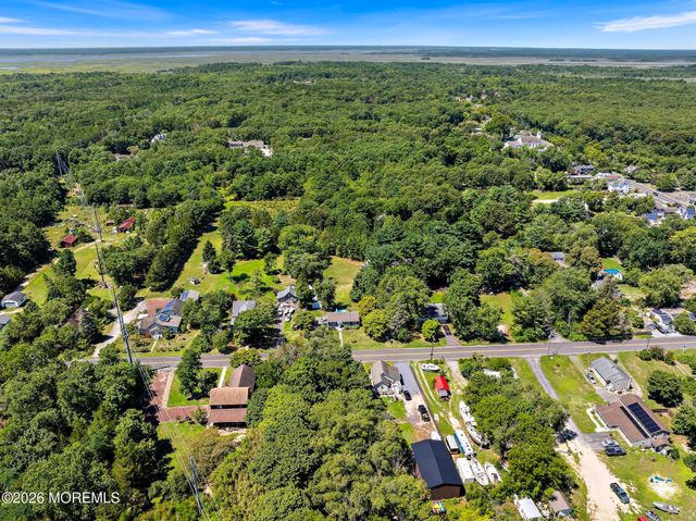 16 S Maple Avenue, Tuckerton, NJ 08087