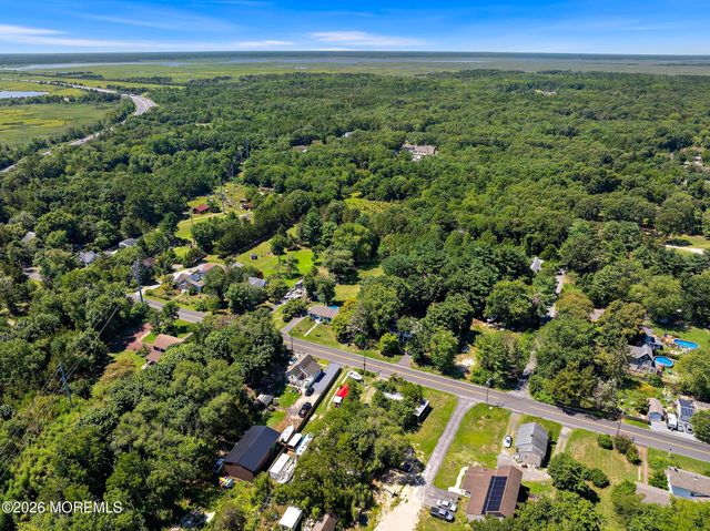 16 S Maple Avenue, Tuckerton, NJ 08087
