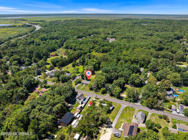16 S Maple Avenue, Tuckerton, NJ 08087