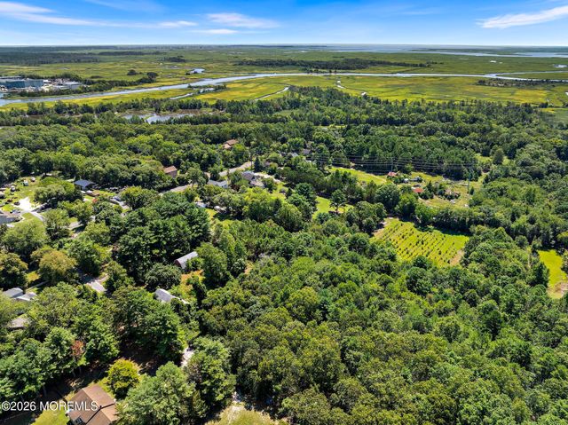 16 S Maple Avenue, Tuckerton, NJ 08087