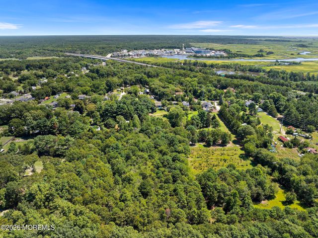 16 S Maple Avenue, Tuckerton, NJ 08087