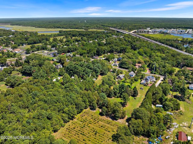 16 S Maple Avenue, Tuckerton, NJ 08087