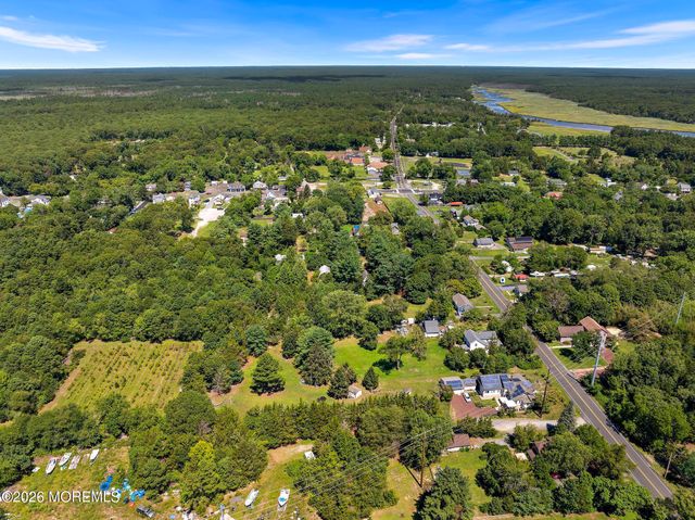 16 S Maple Avenue, Tuckerton, NJ 08087