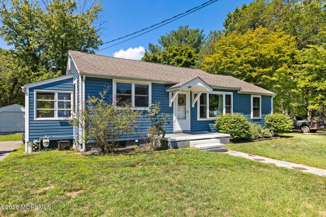 16 S Maple Avenue, Tuckerton, NJ 08087