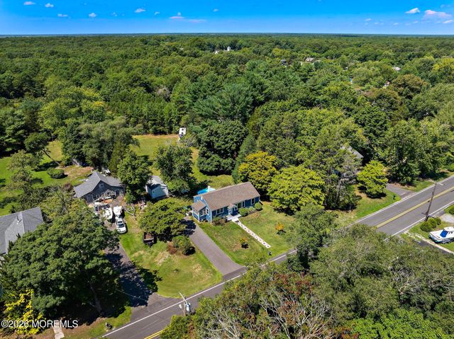 16 S Maple Avenue, Tuckerton, NJ 08087