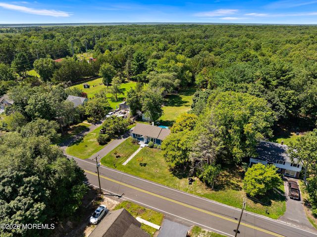 16 S Maple Avenue, Tuckerton, NJ 08087