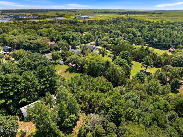 16 S Maple Avenue, Tuckerton, NJ 08087