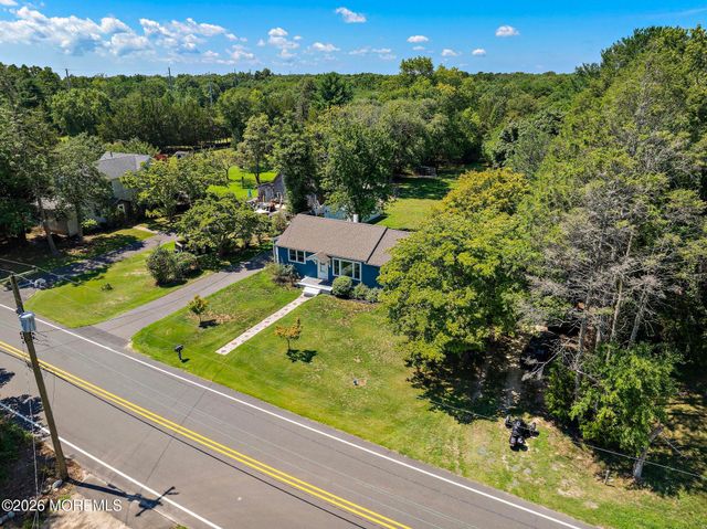 16 S Maple Avenue, Tuckerton, NJ 08087