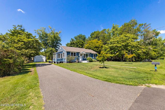 16 S Maple Avenue, Tuckerton, NJ 08087