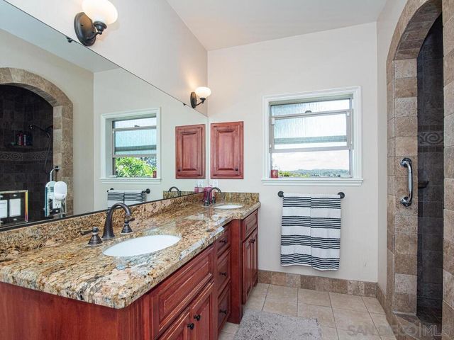 176 Ransom Hill Lane, Ramona, CA 92065