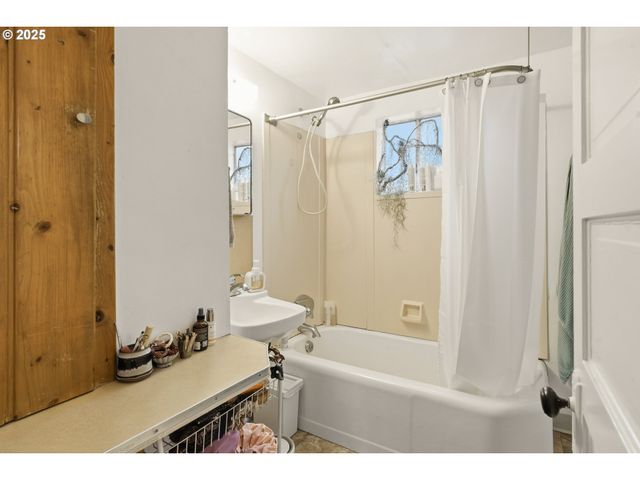 4405 Se ALDER St, Portland, OR 97215