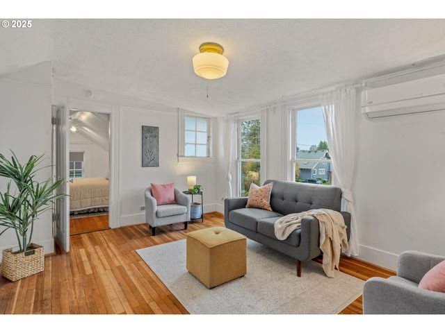 4405 Se ALDER St, Portland, OR 97215