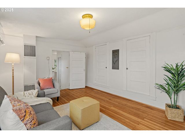 4405 Se ALDER St, Portland, OR 97215