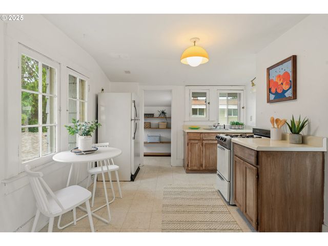 4405 Se ALDER St, Portland, OR 97215