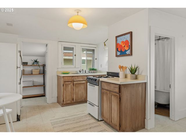 4405 Se ALDER St, Portland, OR 97215