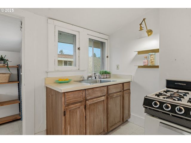 4405 Se ALDER St, Portland, OR 97215