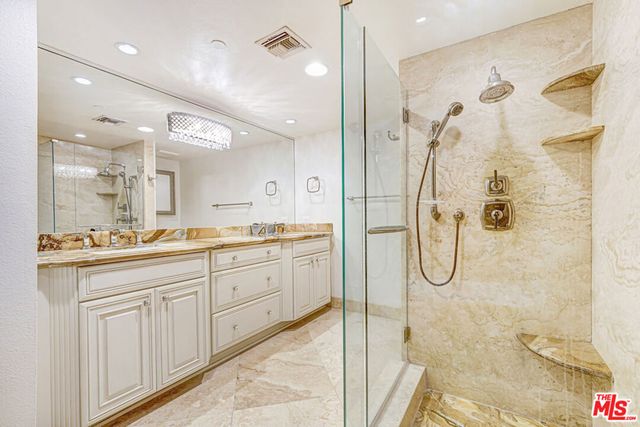 171 N Church Lane PH10, Los Angeles, CA 90049