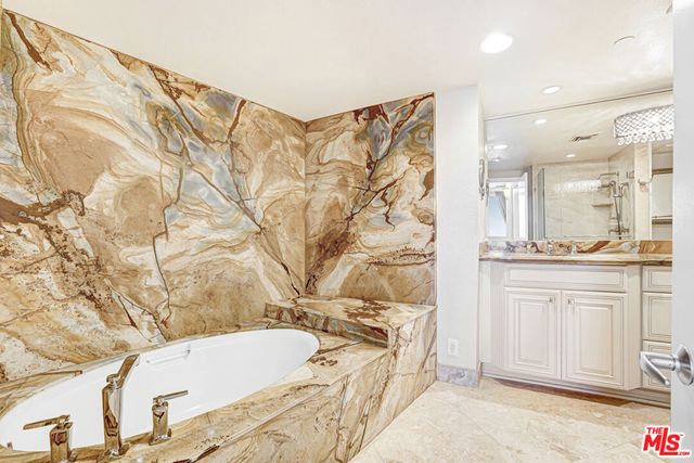 171 N Church Lane PH10, Los Angeles, CA 90049