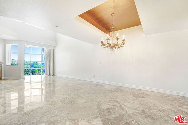 171 N Church Lane PH10, Los Angeles, CA 90049