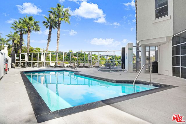 171 N Church Lane PH10, Los Angeles, CA 90049