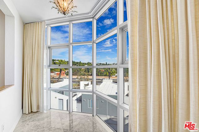 171 N Church Lane PH10, Los Angeles, CA 90049