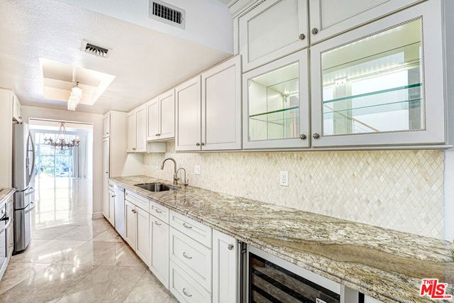 171 N Church Lane PH10, Los Angeles, CA 90049