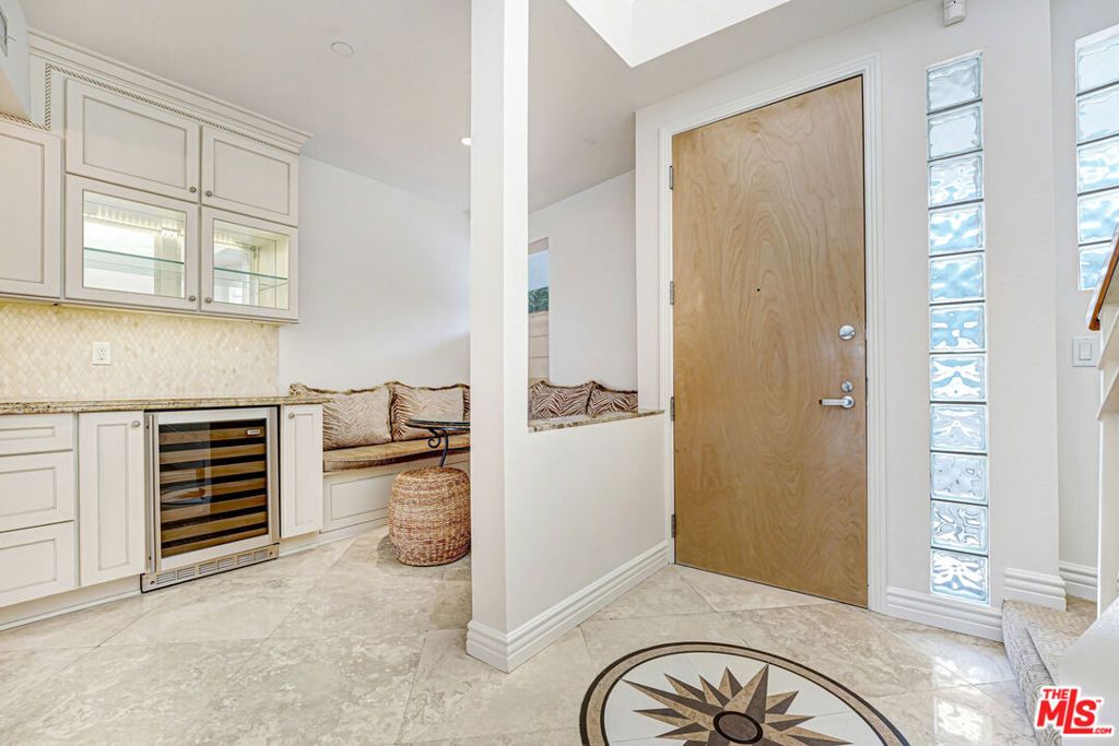 171 N Church Lane PH10, Los Angeles, CA 90049