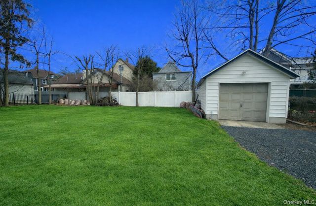 23 S Bayles Avenue, Port Washington, NY 11050