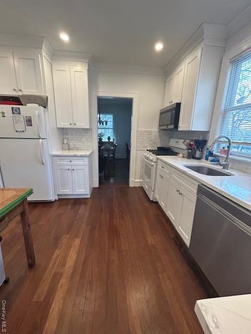 23 S Bayles Avenue, Port Washington, NY 11050