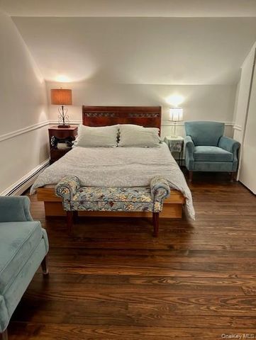 23 S Bayles Avenue, Port Washington, NY 11050