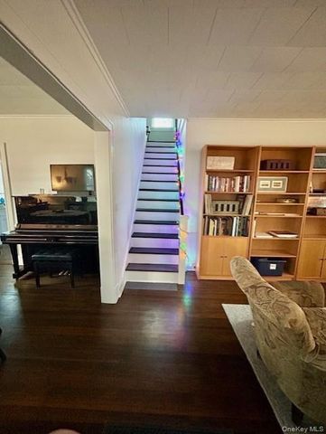 23 S Bayles Avenue, Port Washington, NY 11050