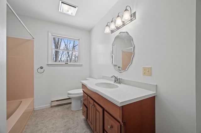 7 Birch Drive, Newmarket, NH 03857