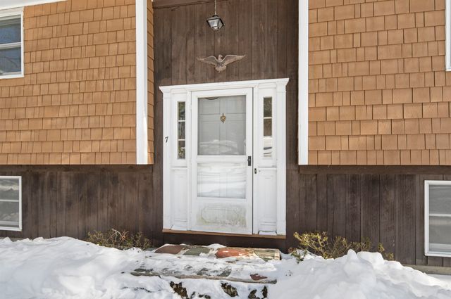 7 Birch Drive, Newmarket, NH 03857