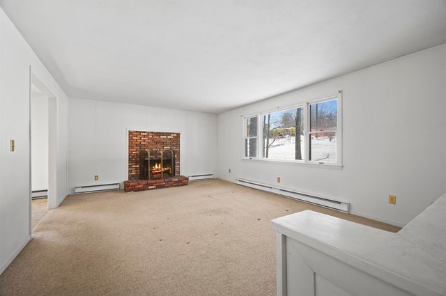 7 Birch Drive, Newmarket, NH 03857