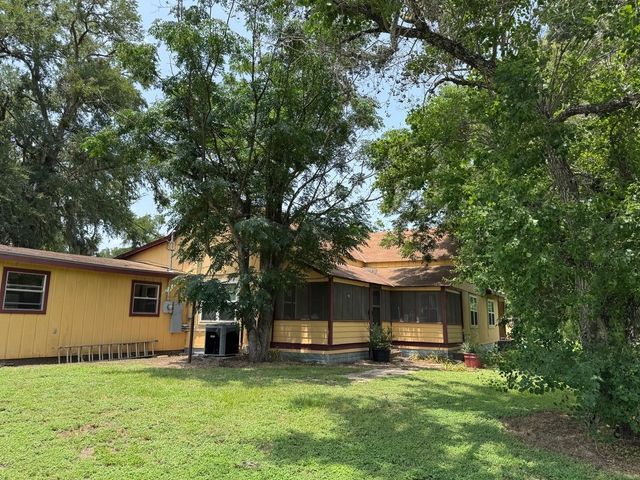 220 Bybee Road, Round Top, TX 78954