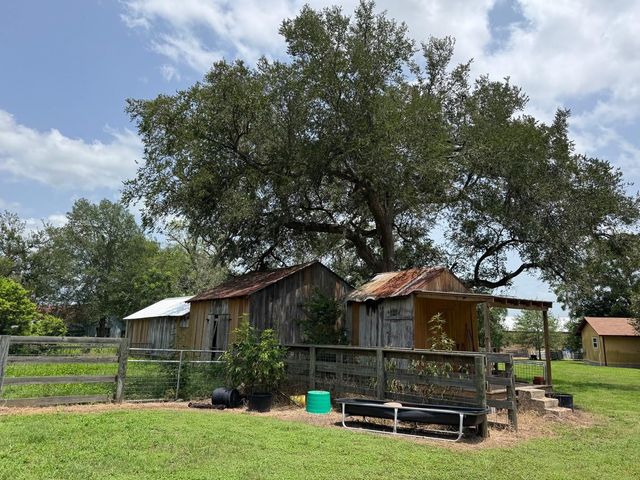 220 Bybee Road, Round Top, TX 78954