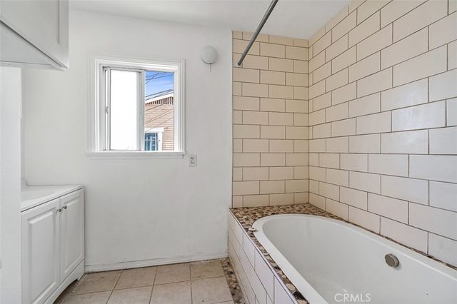 961 W 47th Street, Los Angeles, CA 90037