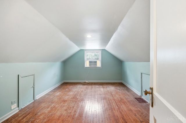 1063 Oak Avenue, Wyoming, OH 45215
