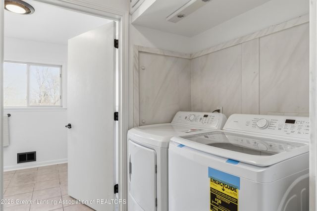 15849 Greenway Drive, Lansing, MI 48906