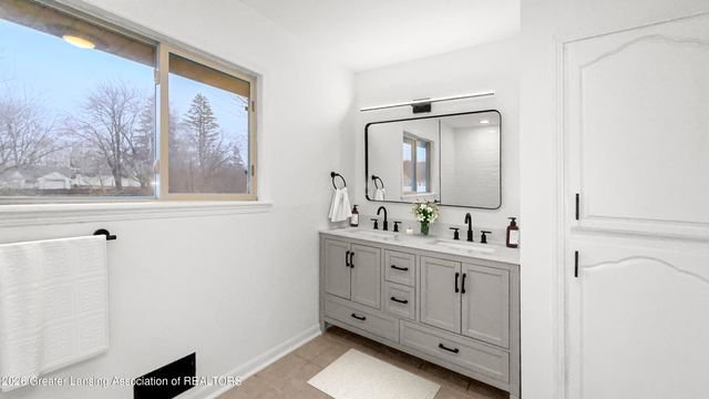 15849 Greenway Drive, Lansing, MI 48906