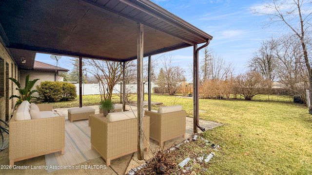 15849 Greenway Drive, Lansing, MI 48906