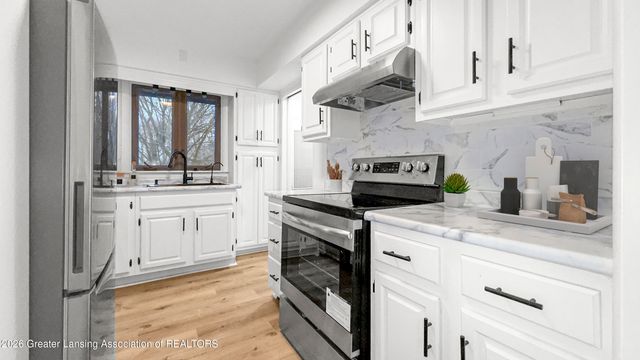 15849 Greenway Drive, Lansing, MI 48906