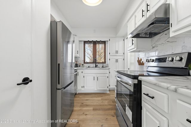 15849 Greenway Drive, Lansing, MI 48906