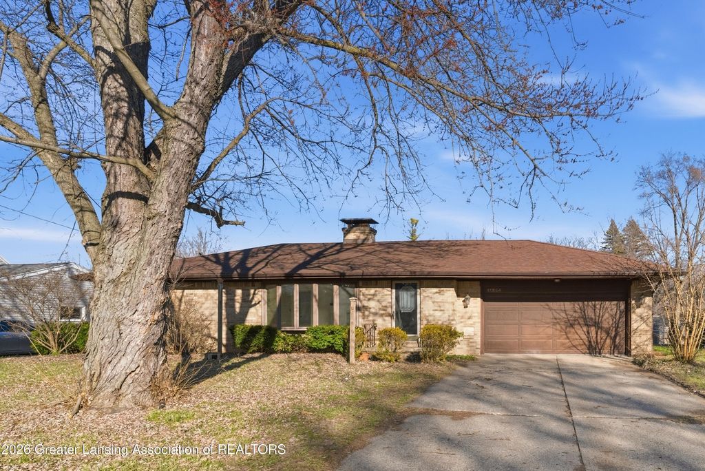 15849 Greenway Drive, Lansing, MI 48906